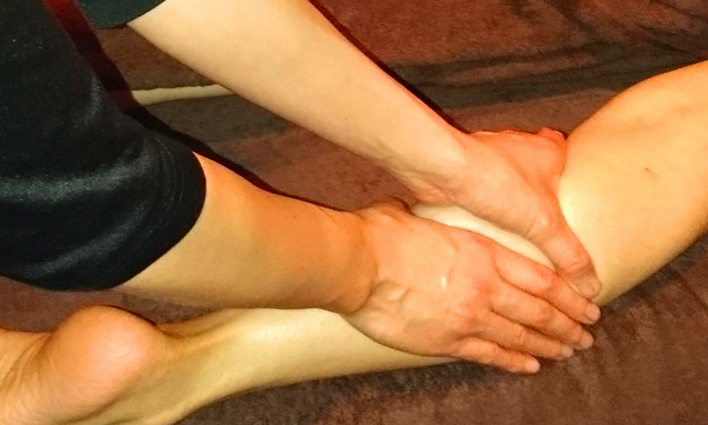 セレクトオイル リンパボディ【脚裏面+背中+デコルテ80分】