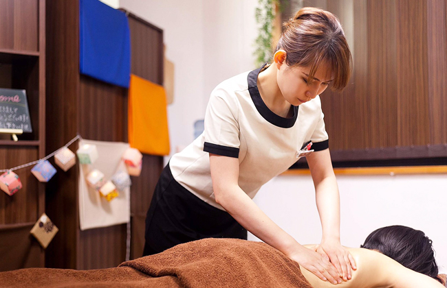 体験カタログギフトでは、モノではなく体験を贈ります。カタログには新潟で体験できる800以上のサービスが掲載され、サービスはこれからもずっと増え続けますので、体験したことのないサービスが必ず見つかります。まだ見たことも、体験したこともないプレゼントを贈るなら、体験カタログギフトがオススメです。